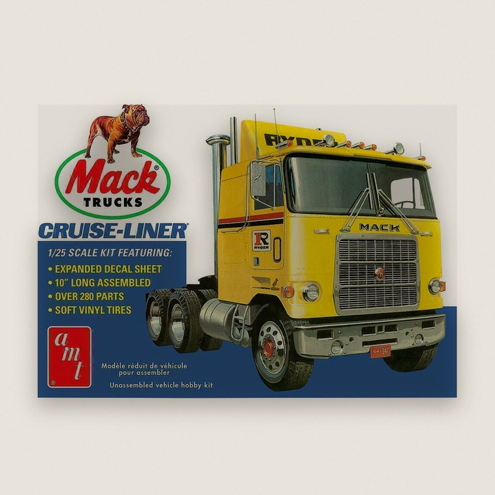 Plastic Model Kit: Mack Cruise-Liner Semi Tractor, 1/25 Scale - AMT