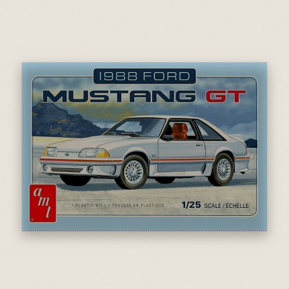 Plastic Model Kit: 1988 F0RD Mustang, 1/25 - AMT