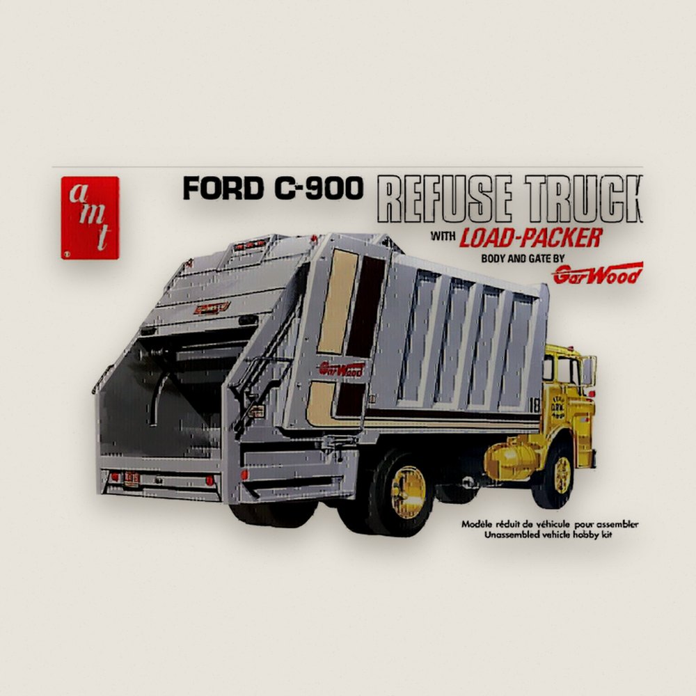 Plastic Model Kit: F0rd C-900 Gar Wood Load Packer Garbage Truck, 1/25 - AMT