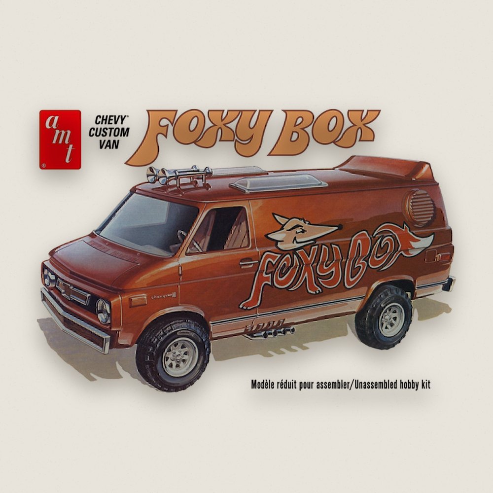 Plastic Model Kit: 1975 Chevy Van Foxy Box, 1:25 - AMT