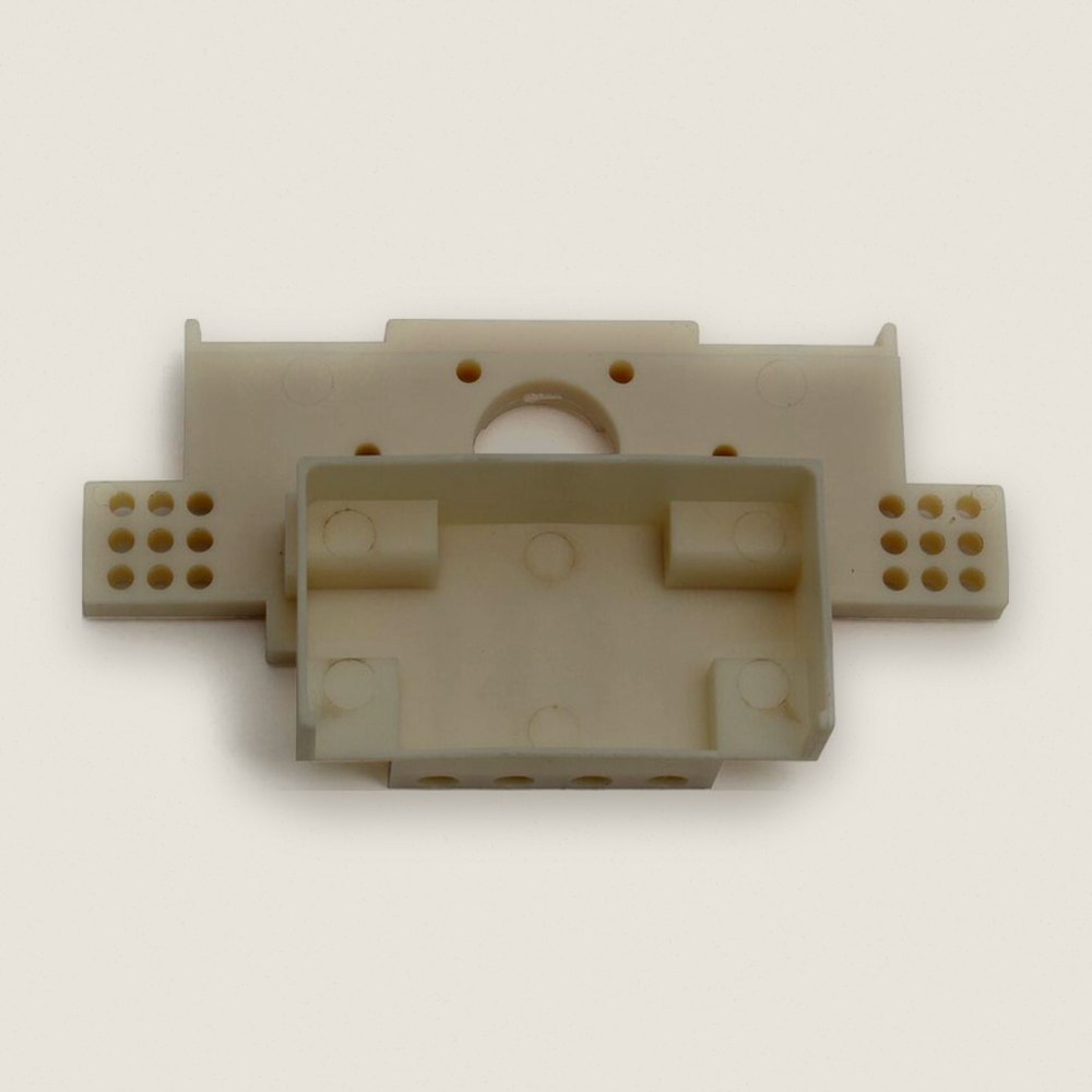 Rear Bulkhead, RC10 - Associated