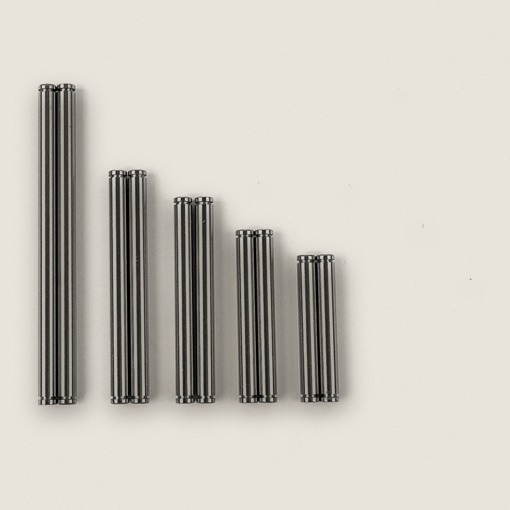 Hinge Pin Set for RC10 - Associated