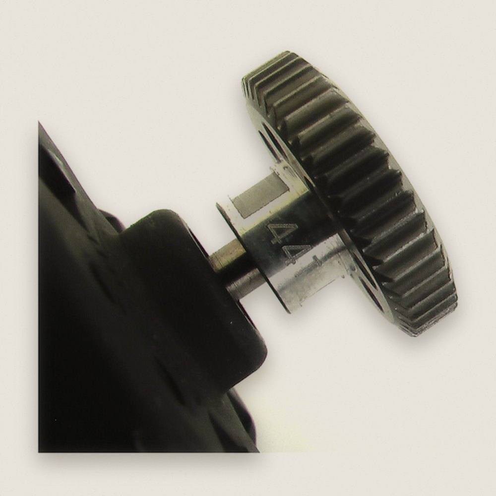 Pinion Gear, 44-Tooth 64 Pitch Hard-Anodized Aluminum - Hot Racing