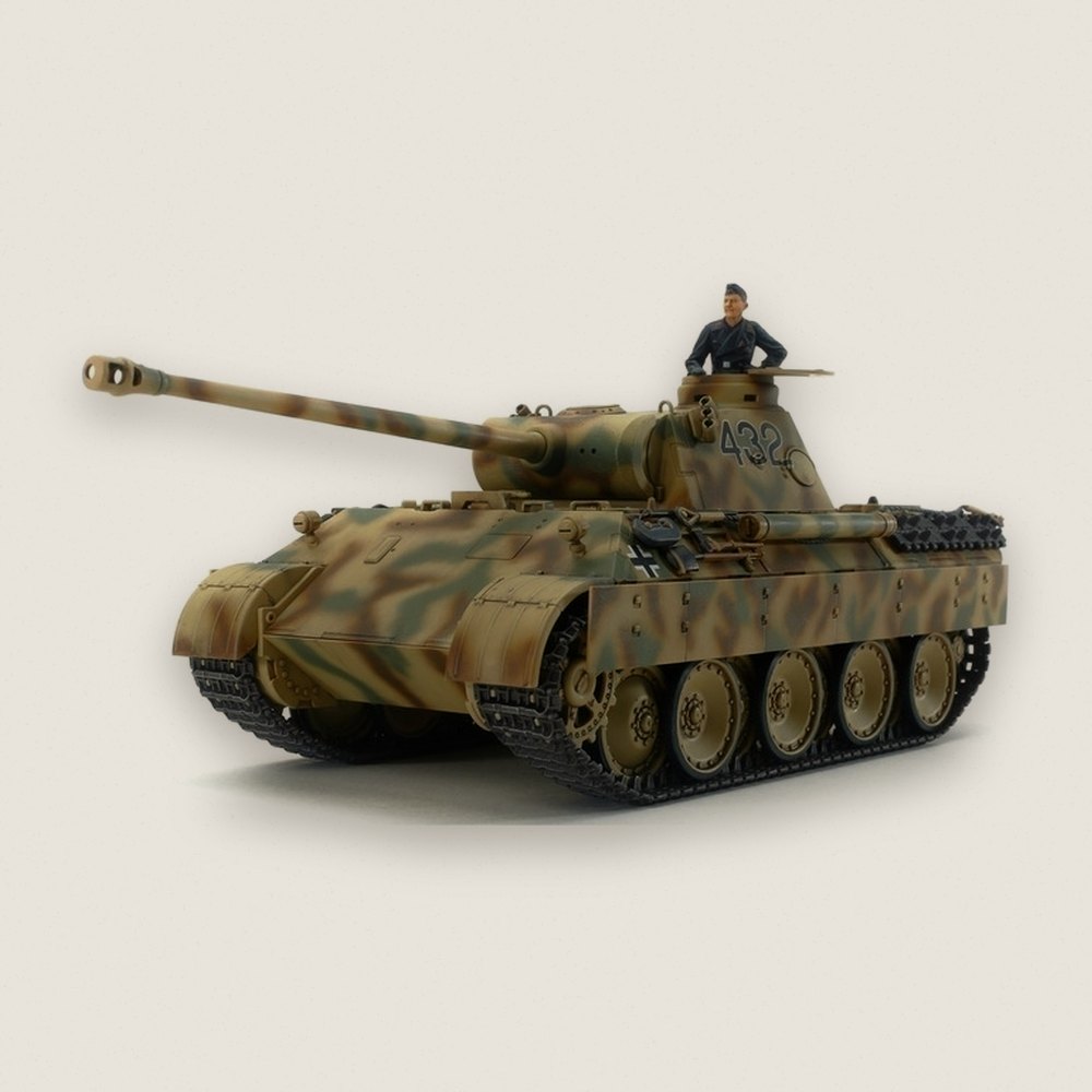 Plastic Model: German Tank Panther Ausf D, 1/48 - Tamiya
