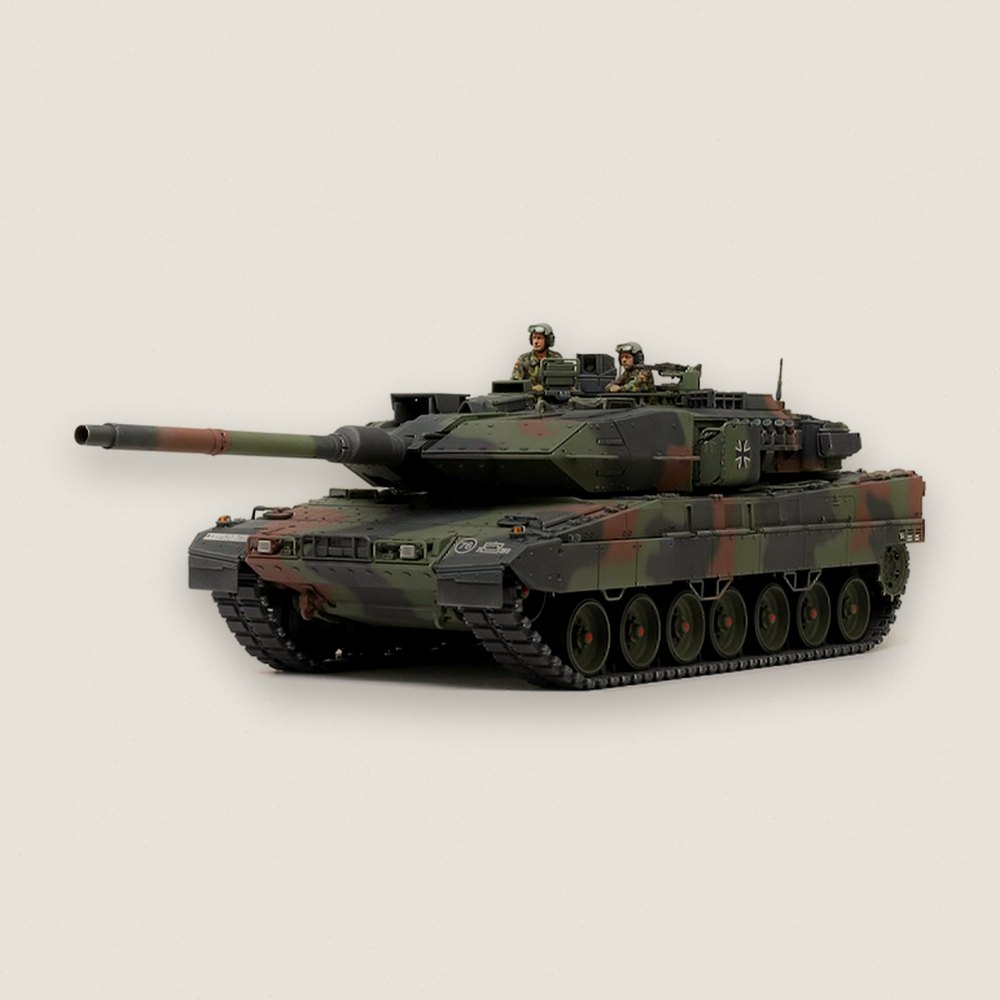 Leopard 2 A7V Tank, 1/35 Scale Model Kit - Tamiya