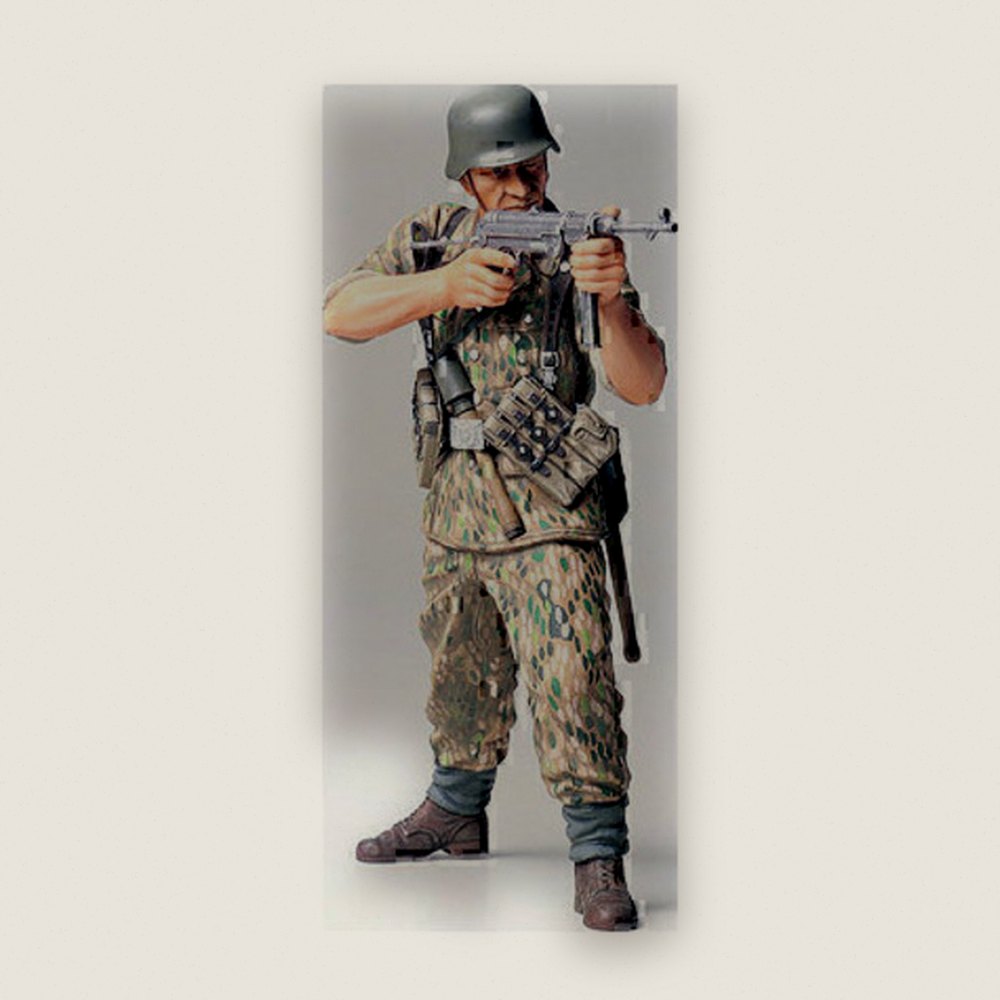 WWI German Infantryman Elite, 1/16 Scale Plastic Model - Tamiya