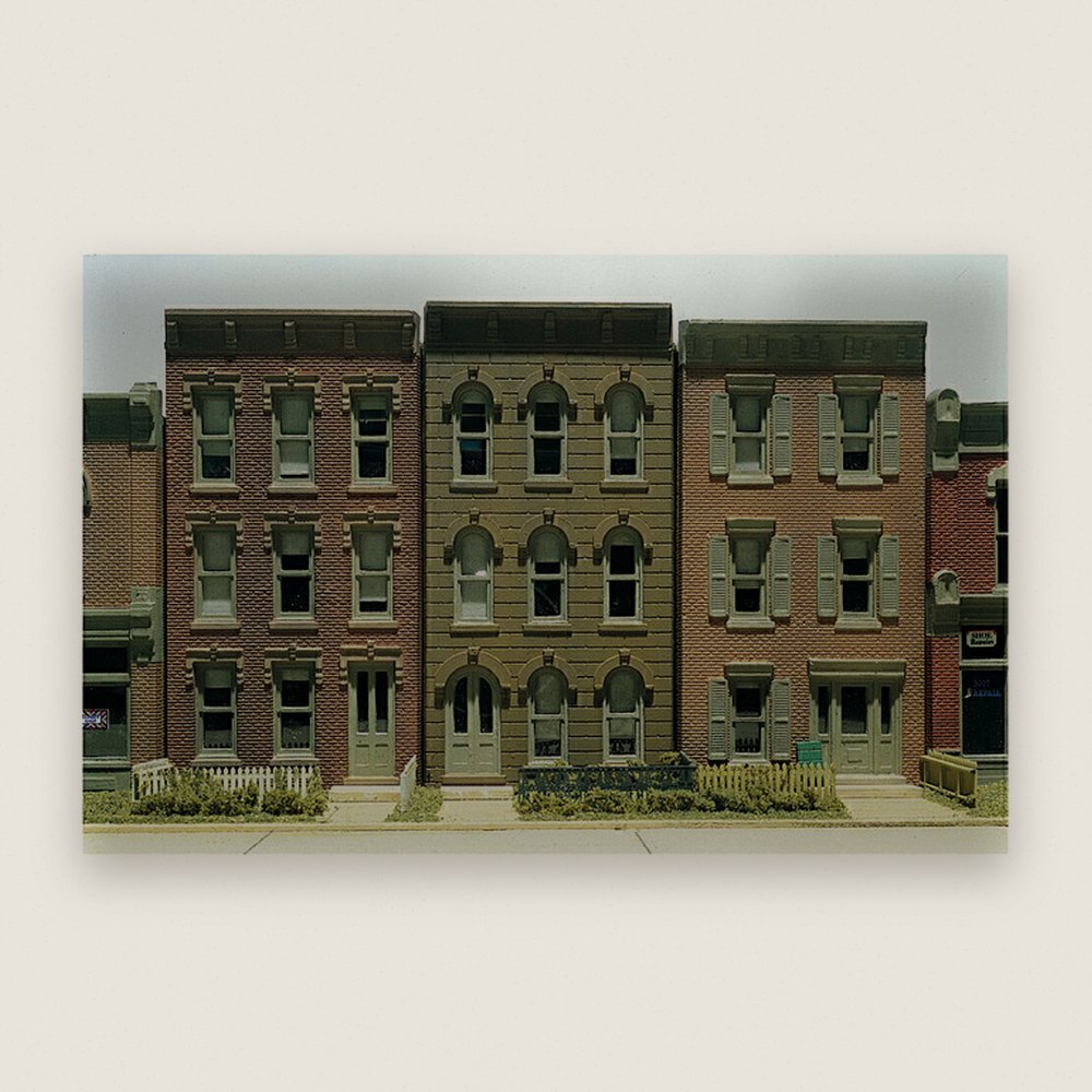 Kit, HO Scale Townhouse Flats, 3 Fronts Only (1/87) - Woodland Scenics