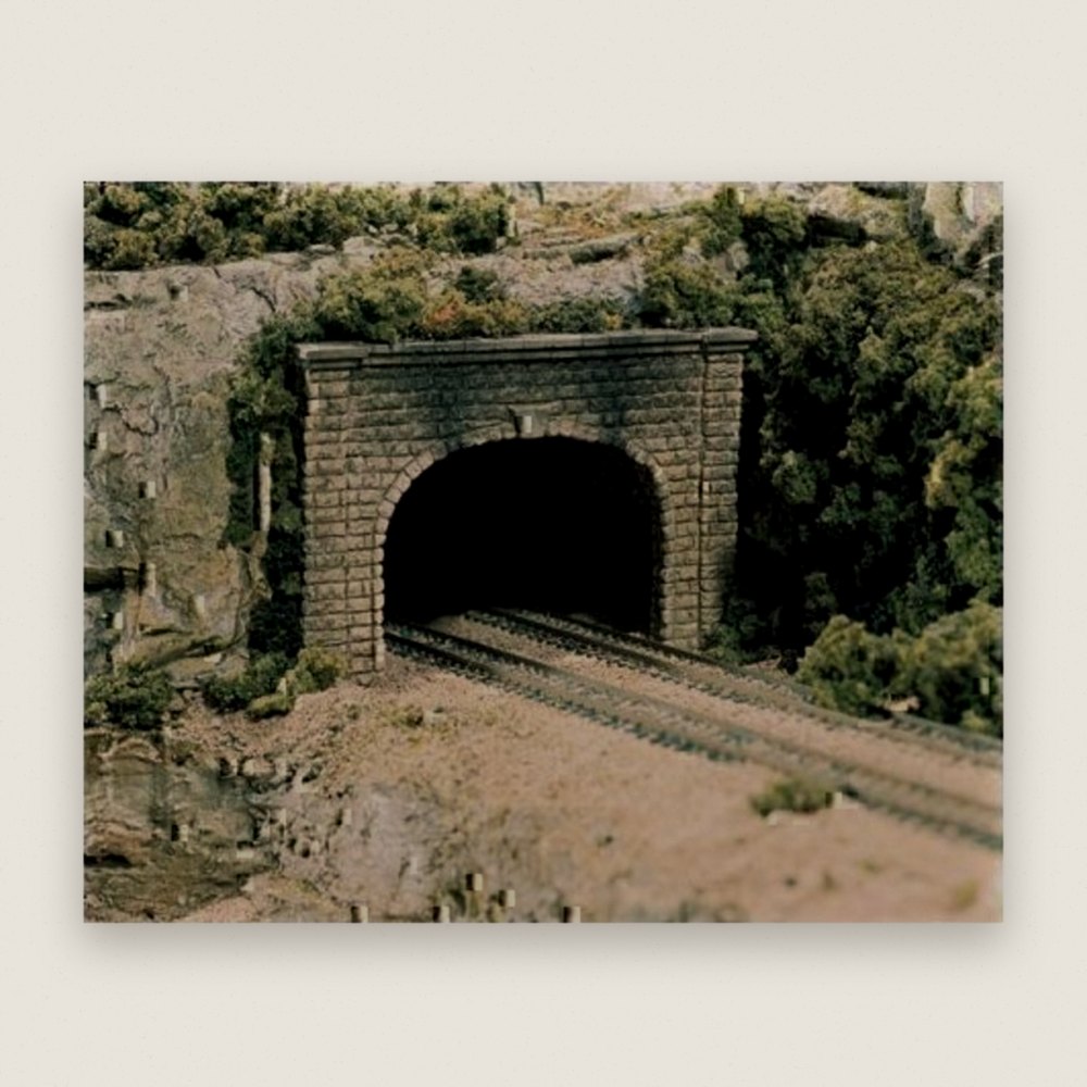HO Double Tunnel Portal, Cut Stone - Woodland Scenics